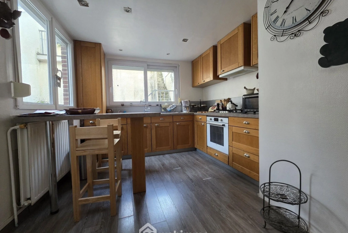 Maison à vendre de 128 m² à Saint-Quentin avec jardin et vue dégagée 