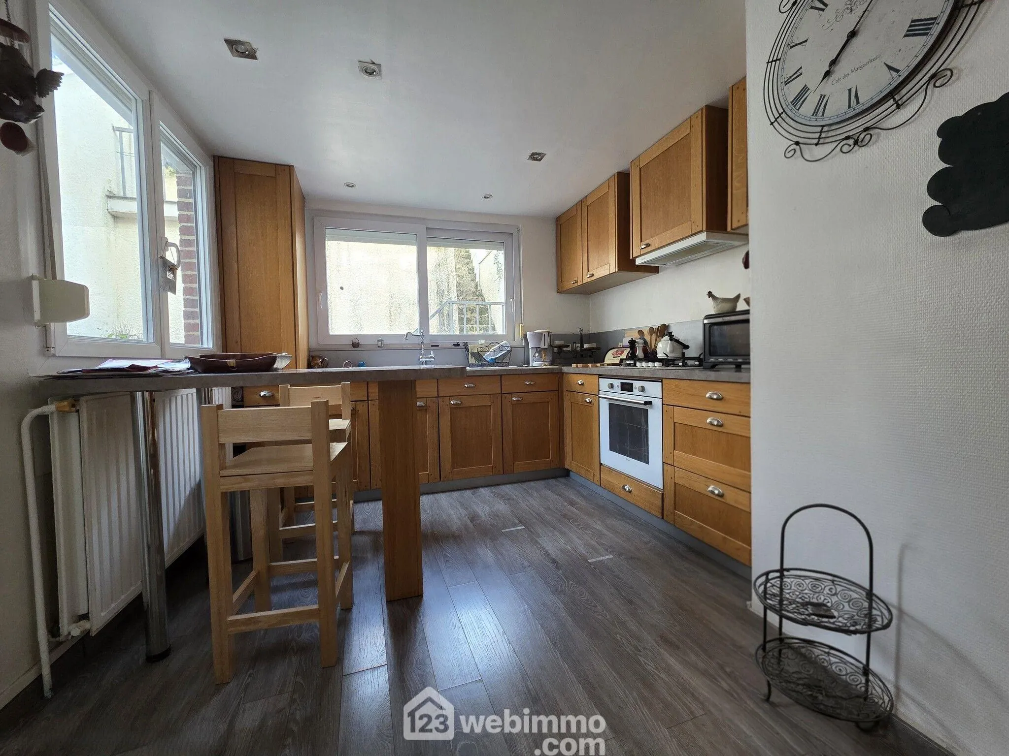 Maison à vendre de 128 m² à Saint-Quentin avec jardin et vue dégagée 