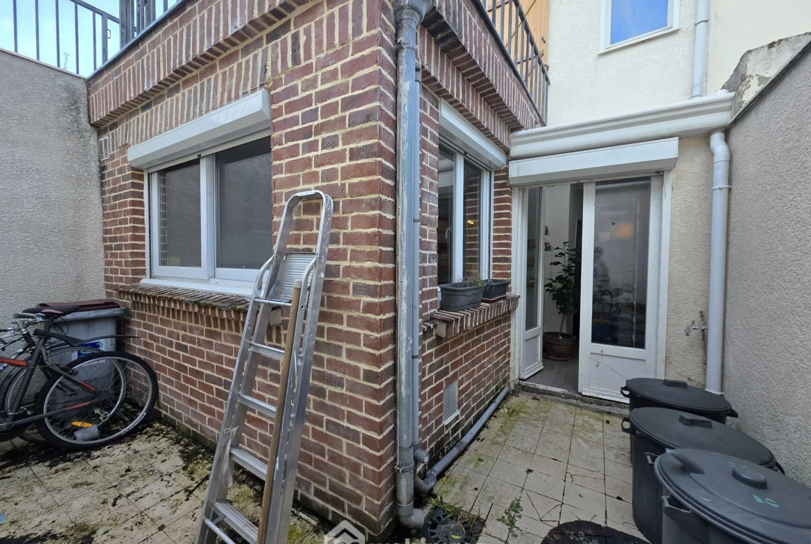 Maison à vendre de 128 m² à Saint-Quentin avec jardin et vue dégagée 