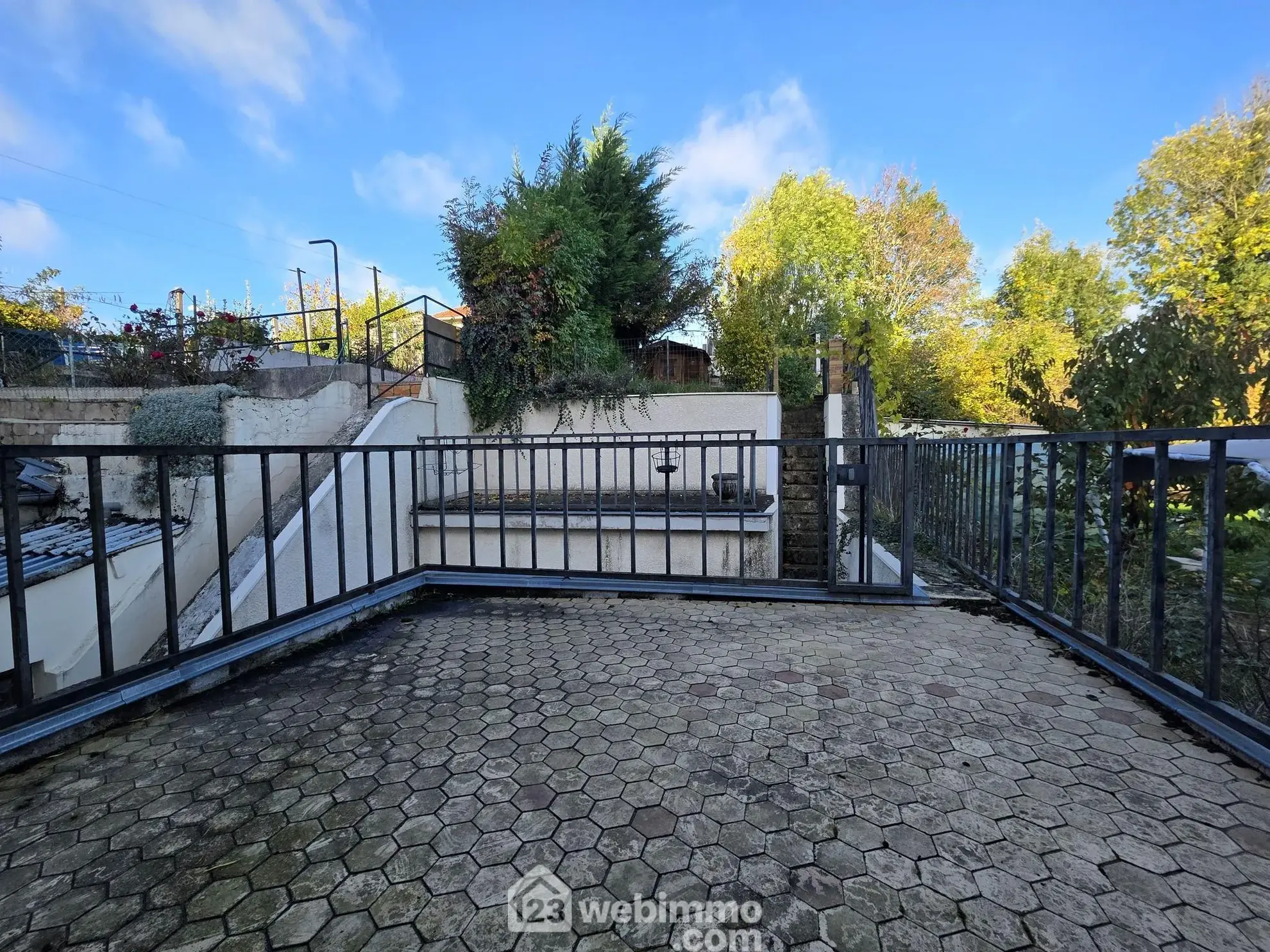 Maison à vendre de 128 m² à Saint-Quentin avec jardin et vue dégagée 