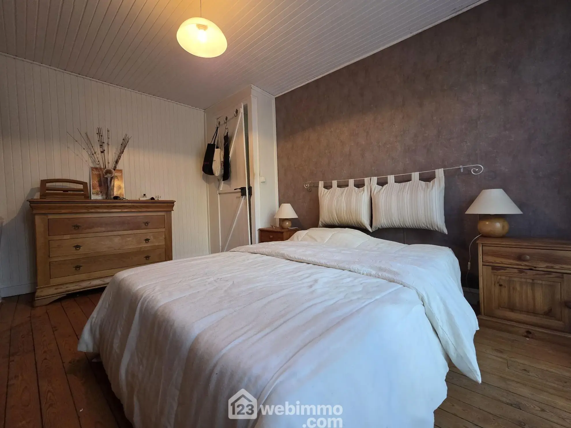 Maison à vendre de 128 m² à Saint-Quentin avec jardin et vue dégagée 