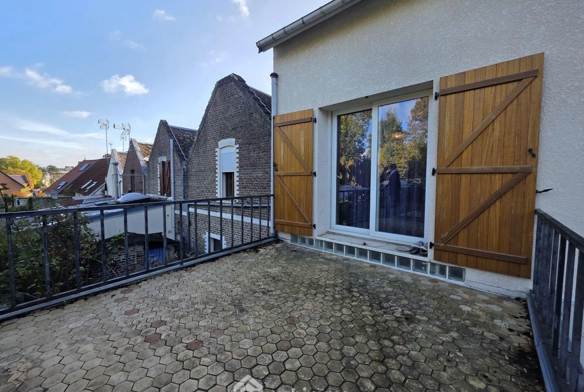 Maison à vendre de 128 m² à Saint-Quentin avec jardin et vue dégagée 