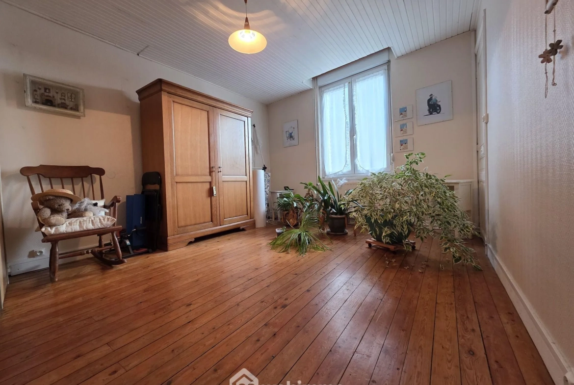 Maison à vendre de 128 m² à Saint-Quentin avec jardin et vue dégagée 