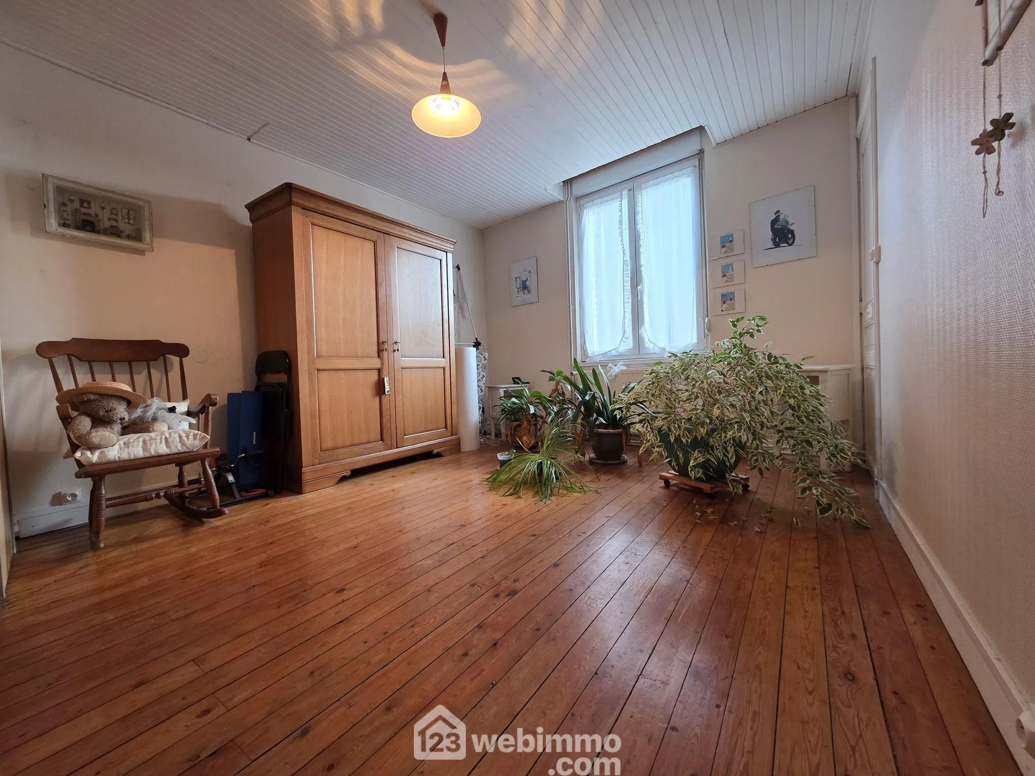Maison à vendre de 128 m² à Saint-Quentin avec jardin et vue dégagée 