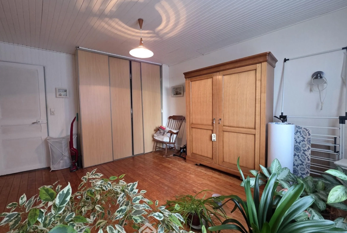 Maison à vendre de 128 m² à Saint-Quentin avec jardin et vue dégagée 