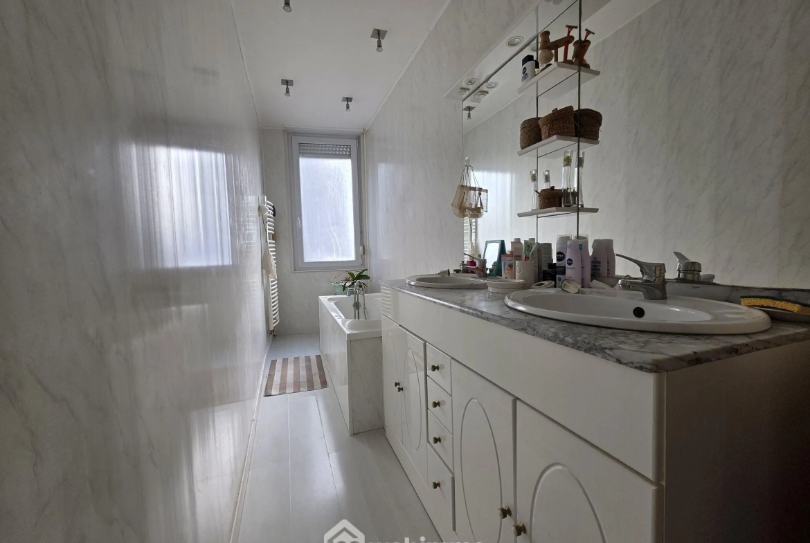Maison à vendre de 128 m² à Saint-Quentin avec jardin et vue dégagée 
