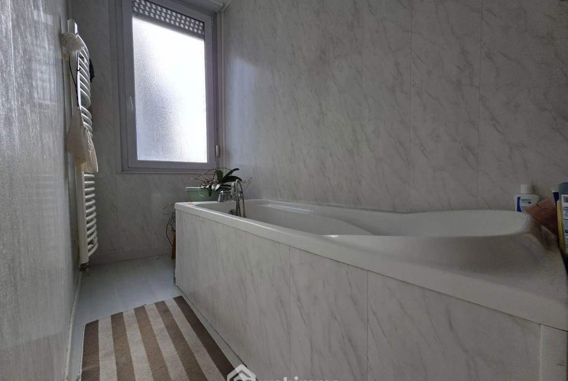 Maison à vendre de 128 m² à Saint-Quentin avec jardin et vue dégagée 