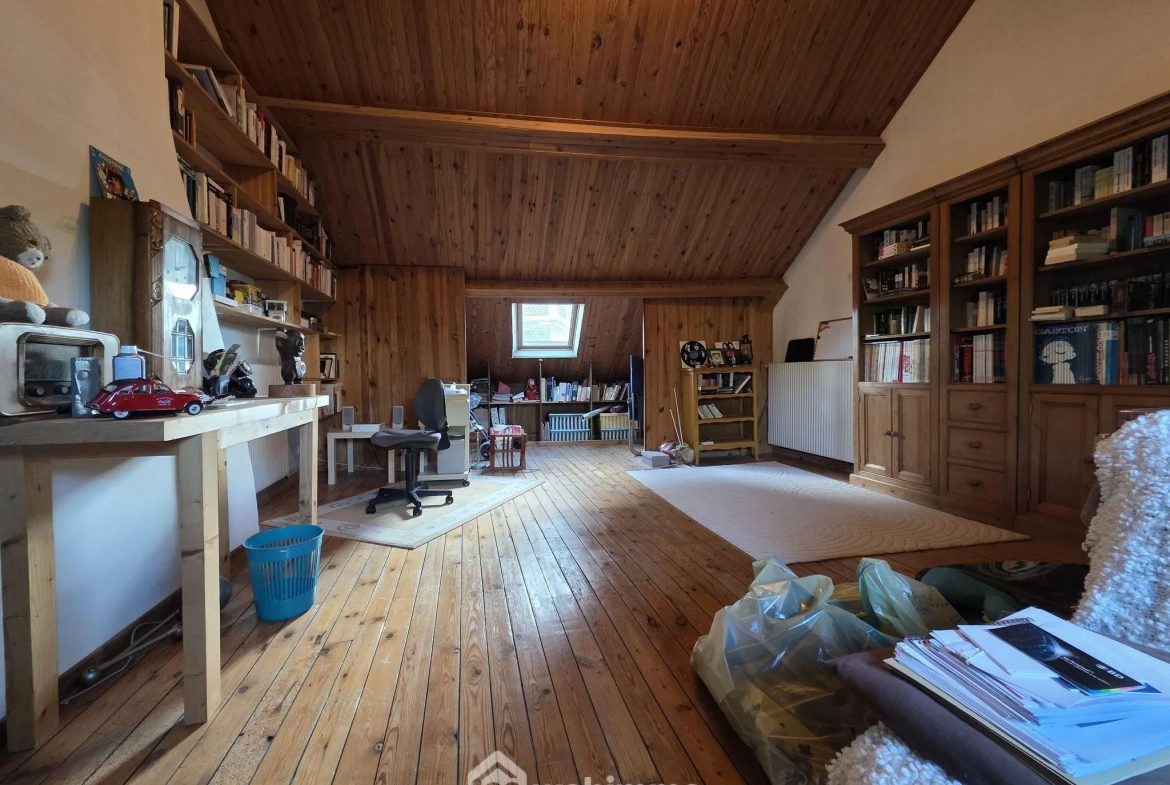 Maison à vendre de 128 m² à Saint-Quentin avec jardin et vue dégagée 