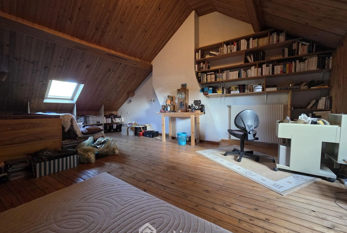 Maison à vendre de 128 m² à Saint-Quentin avec jardin et vue dégagée 