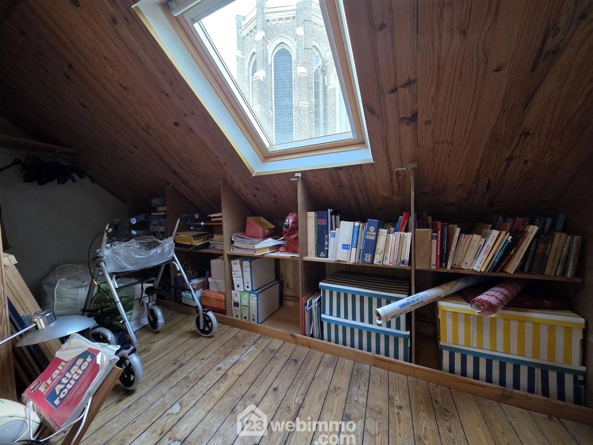 Maison à vendre de 128 m² à Saint-Quentin avec jardin et vue dégagée 