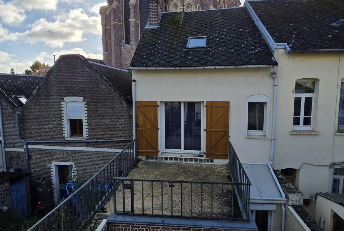 Maison à vendre de 128 m² à Saint-Quentin avec jardin et vue dégagée 