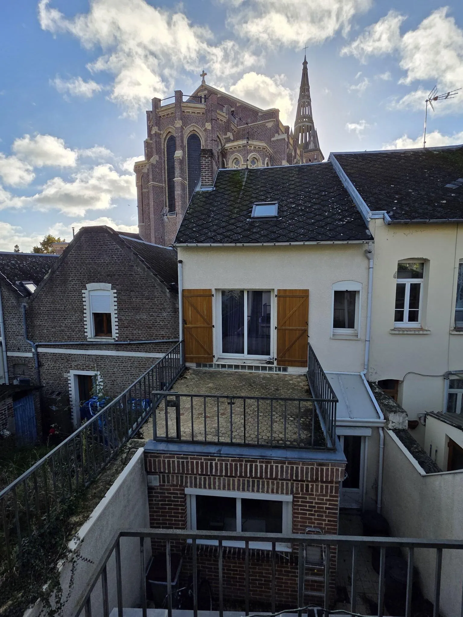 Maison à vendre de 128 m² à Saint-Quentin avec jardin et vue dégagée 