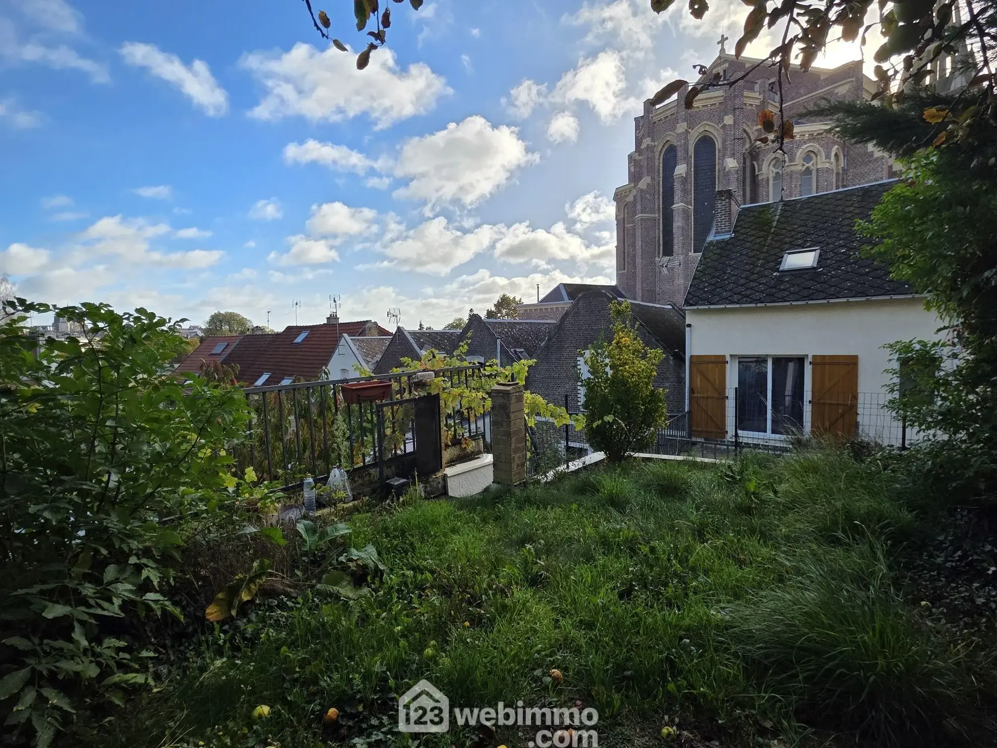 Maison à vendre de 128 m² à Saint-Quentin avec jardin et vue dégagée 