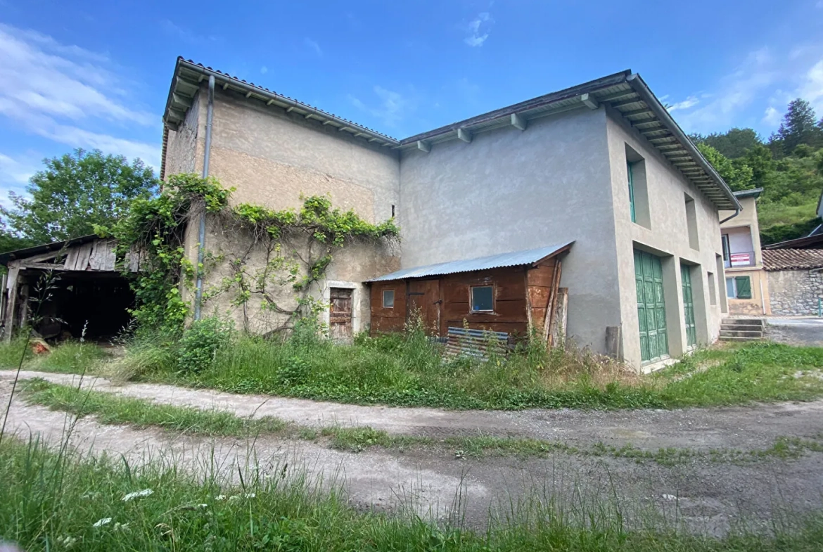 Ancien bâtiment à rénover à La Faurie - Opportunité rare 