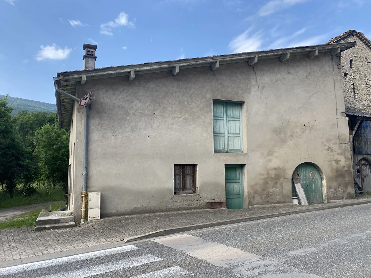 Ancien bâtiment à rénover à La Faurie - Opportunité rare 
