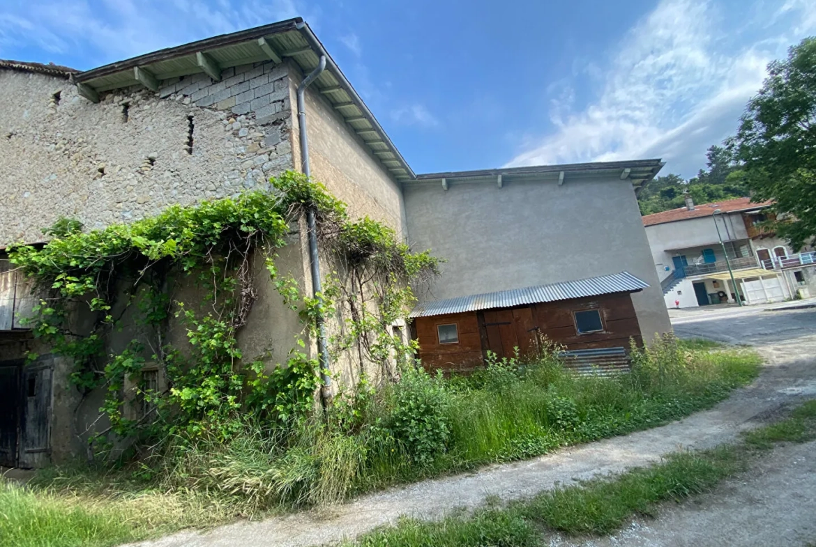 Ancien bâtiment à rénover à La Faurie - Opportunité rare 