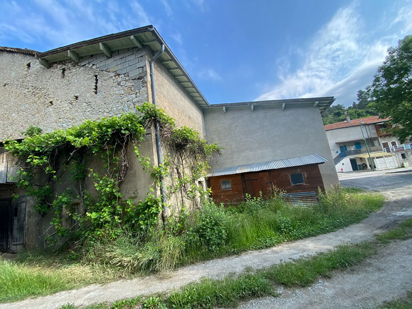 Ancien bâtiment à rénover à La Faurie - Opportunité rare 