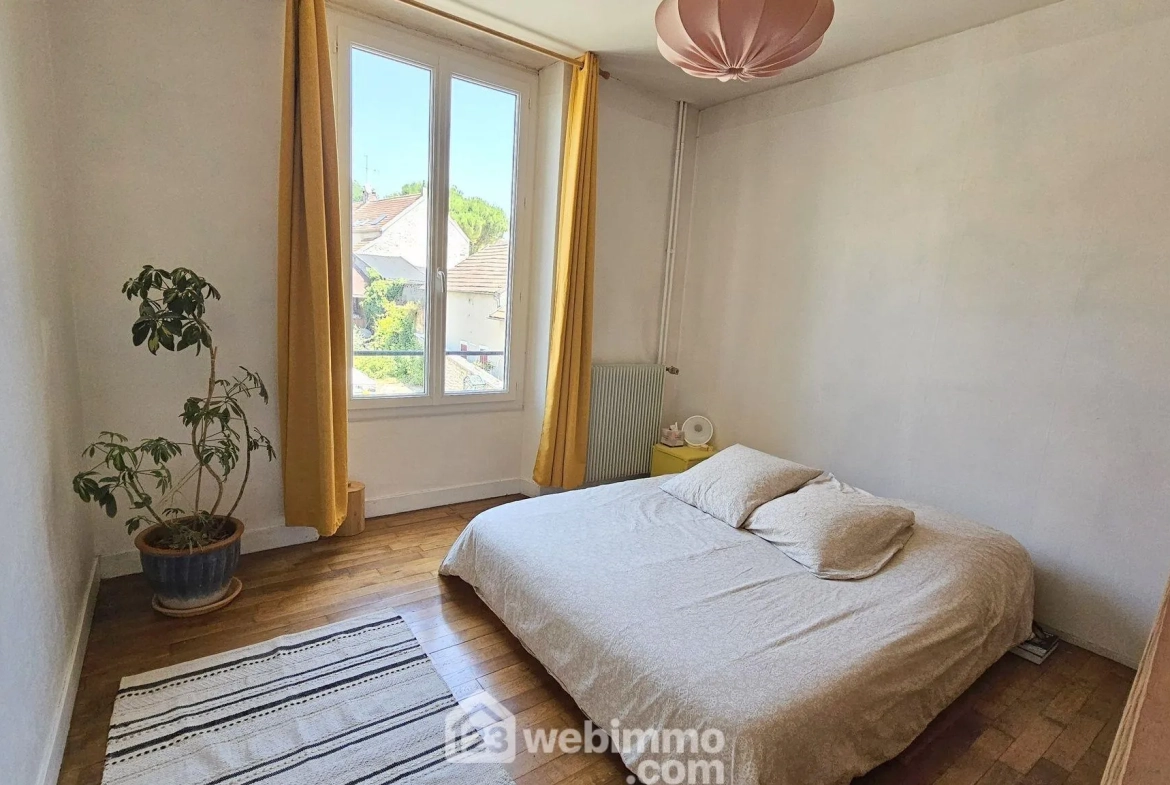 Maison en pierre de 120 m² avec garage et jardin à La Ferté-Alais 