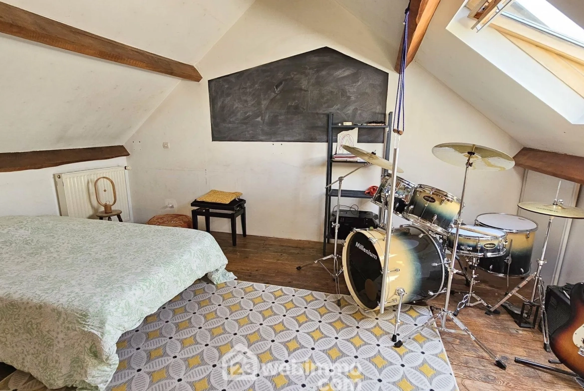 Maison en pierre de 120 m² avec garage et jardin à La Ferté-Alais 