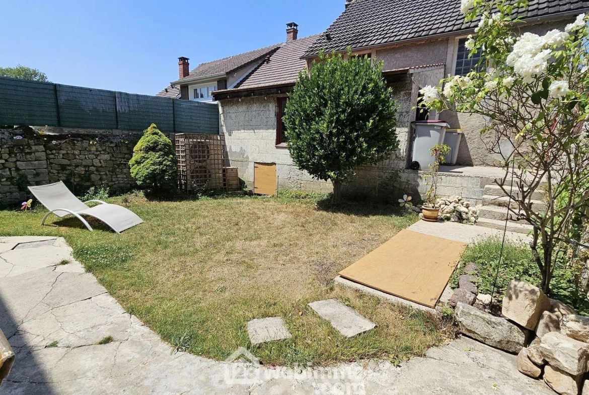 Maison en pierre de 120 m² avec garage et jardin à La Ferté-Alais 
