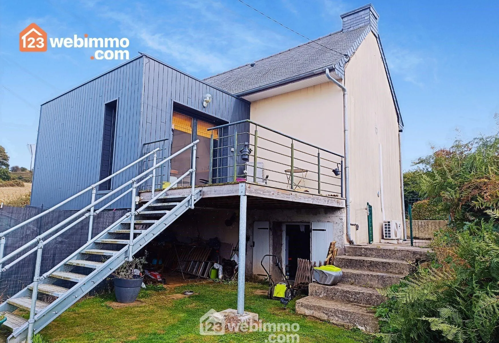 Maison lumineuse avec studio indépendant à Caouënnec-Lanvézéac en vente 