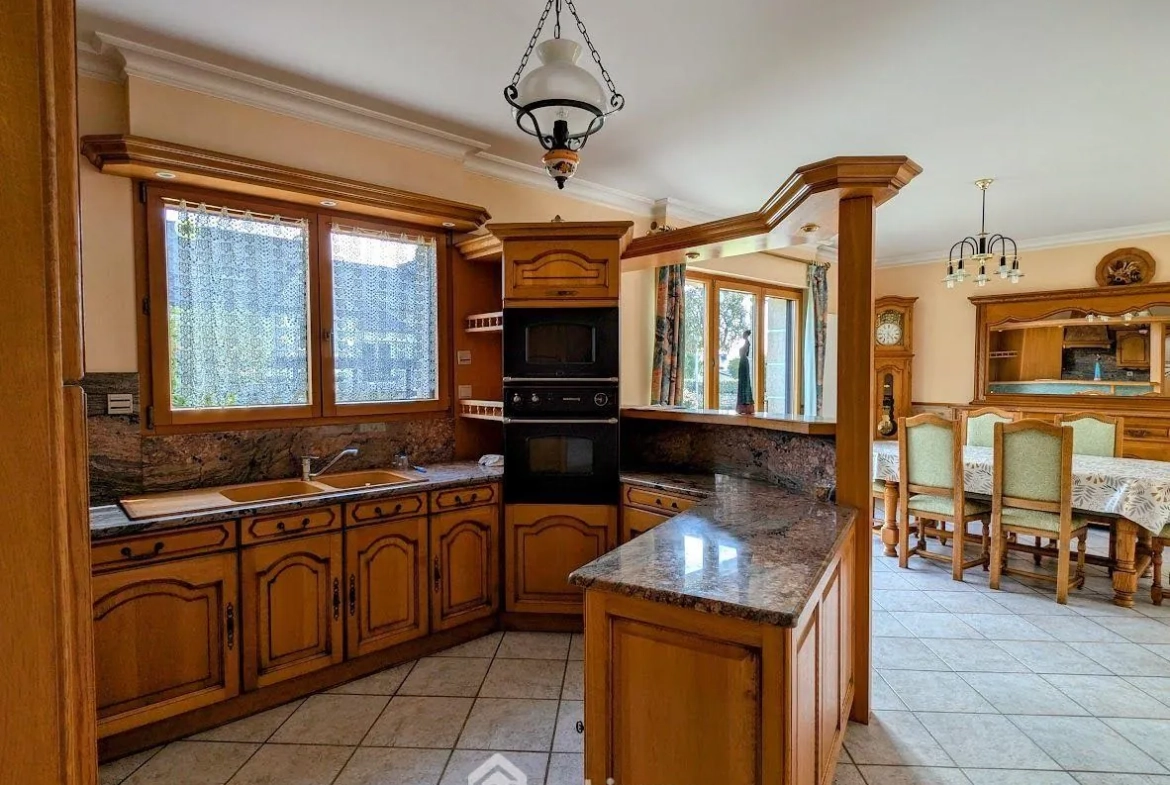Belle maison de 158m² avec jardin et garage à Callac 