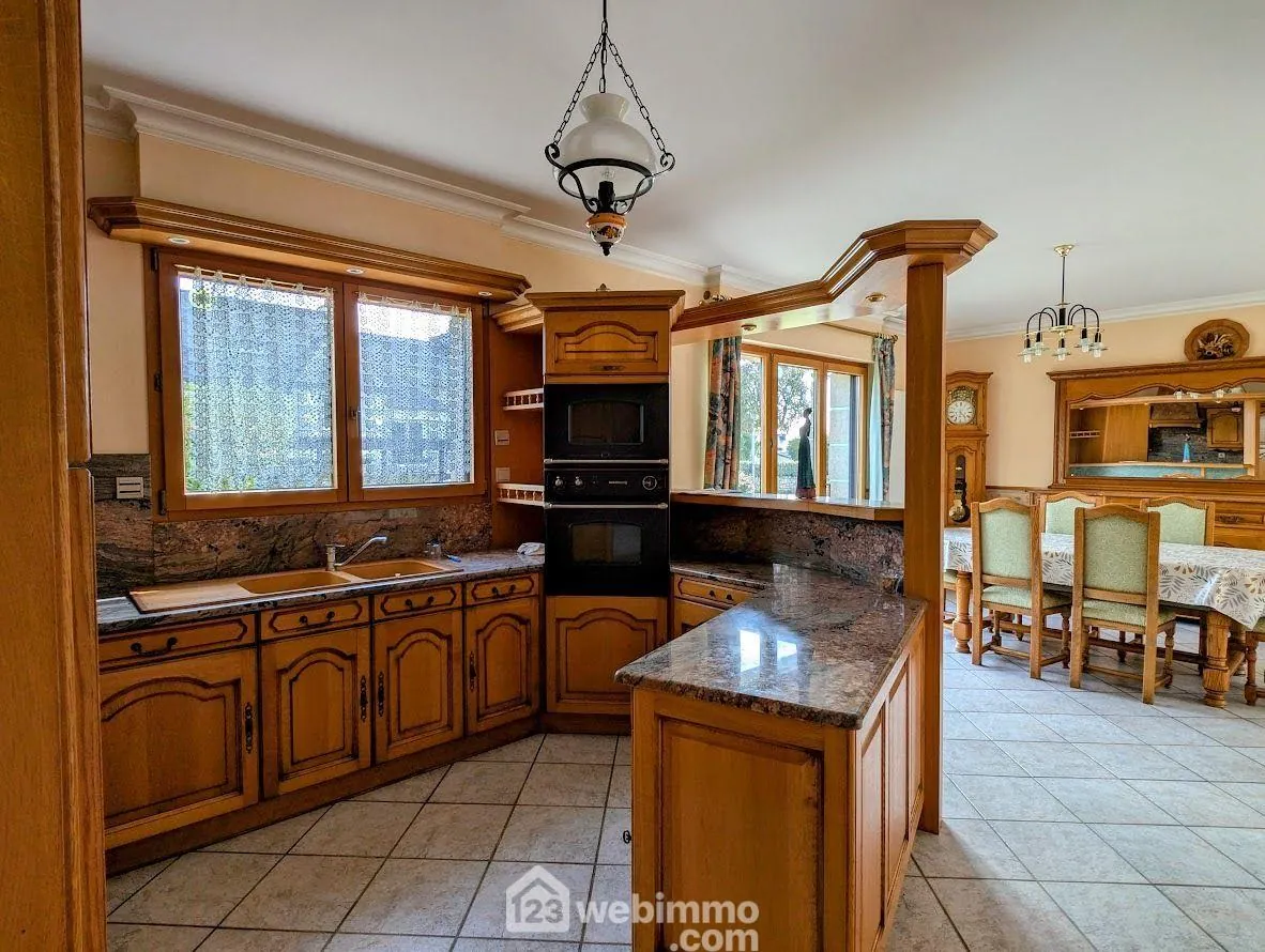 Belle maison de 158m² avec jardin et garage à Callac 