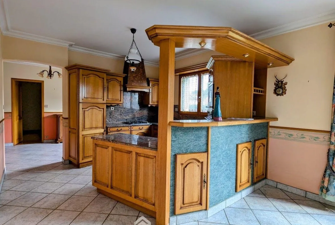 Belle maison de 158m² avec jardin et garage à Callac 