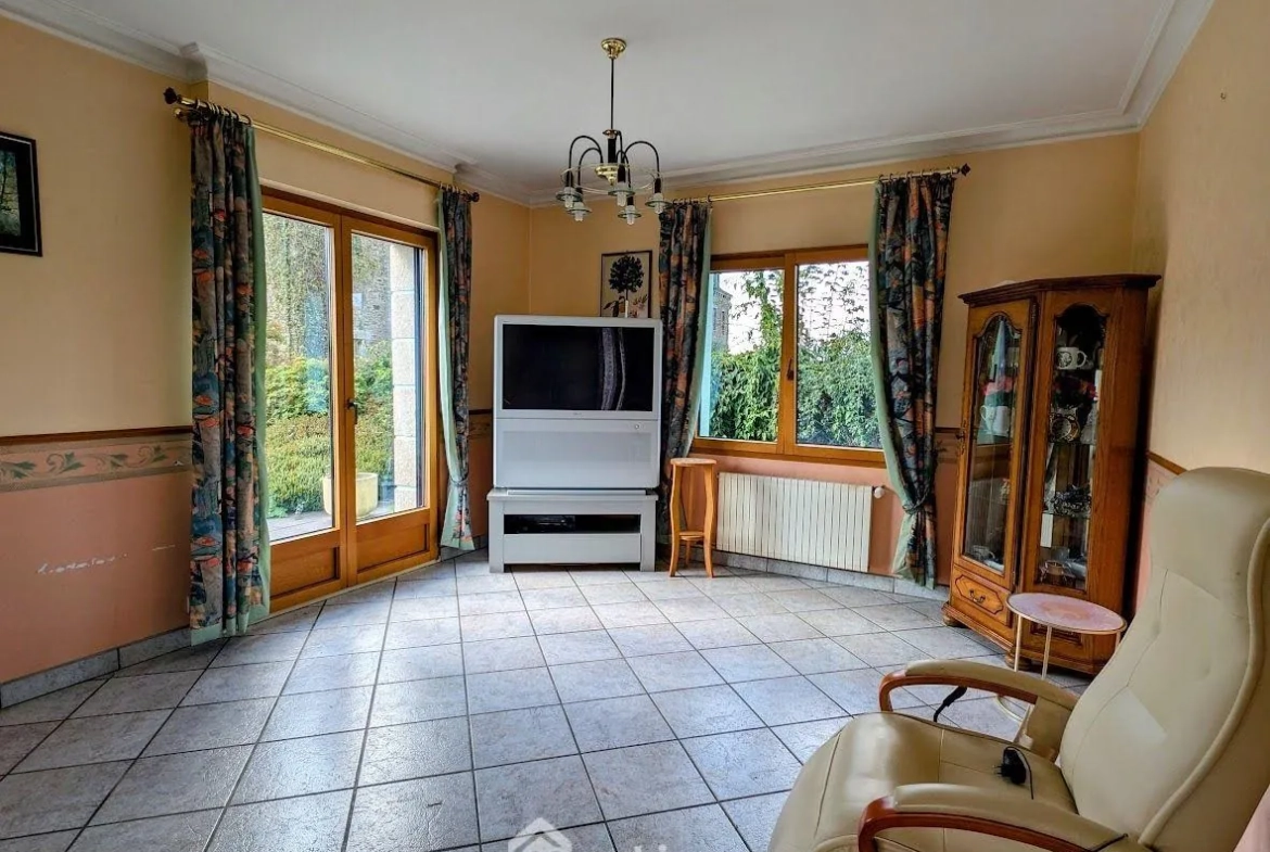 Belle maison de 158m² avec jardin et garage à Callac 