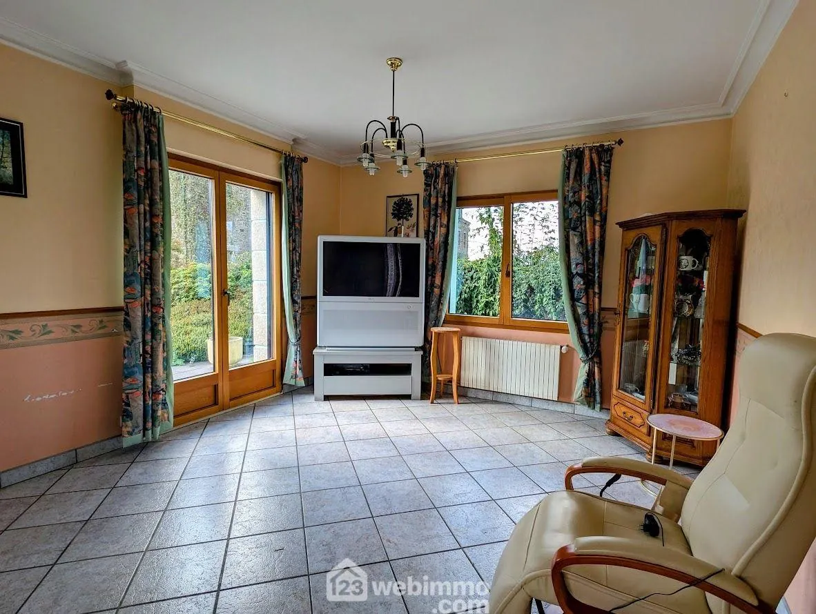 Belle maison de 158m² avec jardin et garage à Callac 