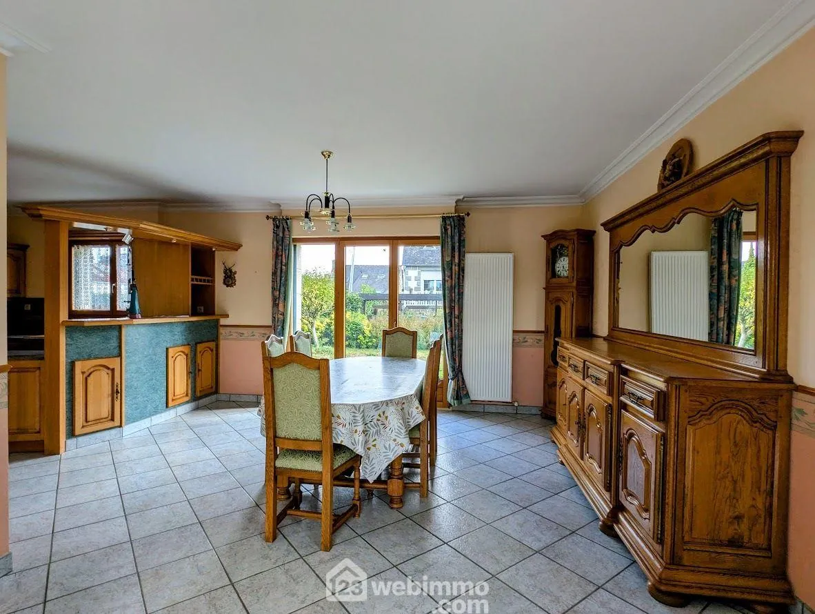 Belle maison de 158m² avec jardin et garage à Callac 