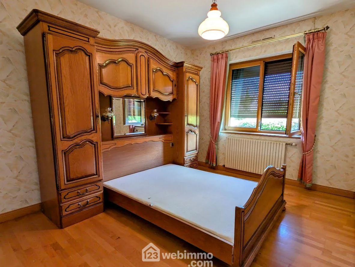 Belle maison de 158m² avec jardin et garage à Callac 