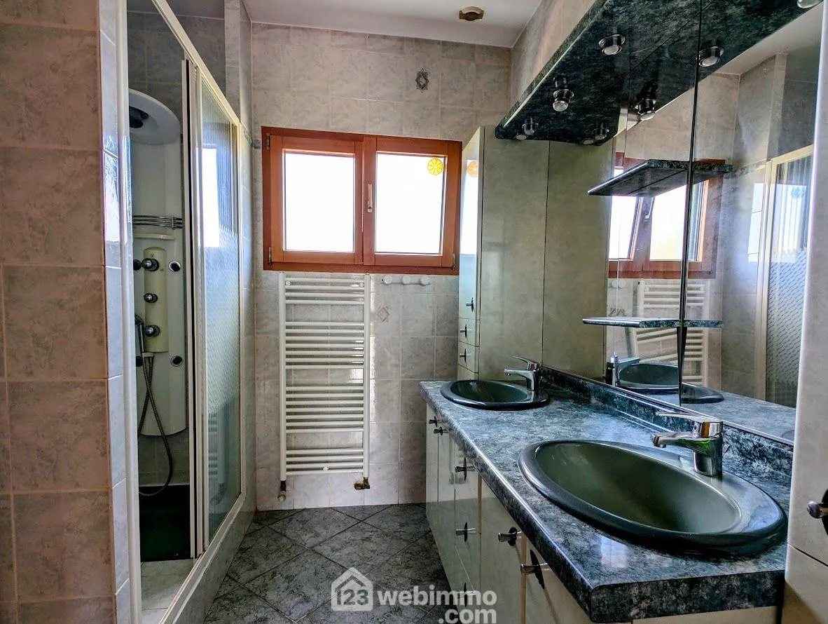 Belle maison de 158m² avec jardin et garage à Callac 