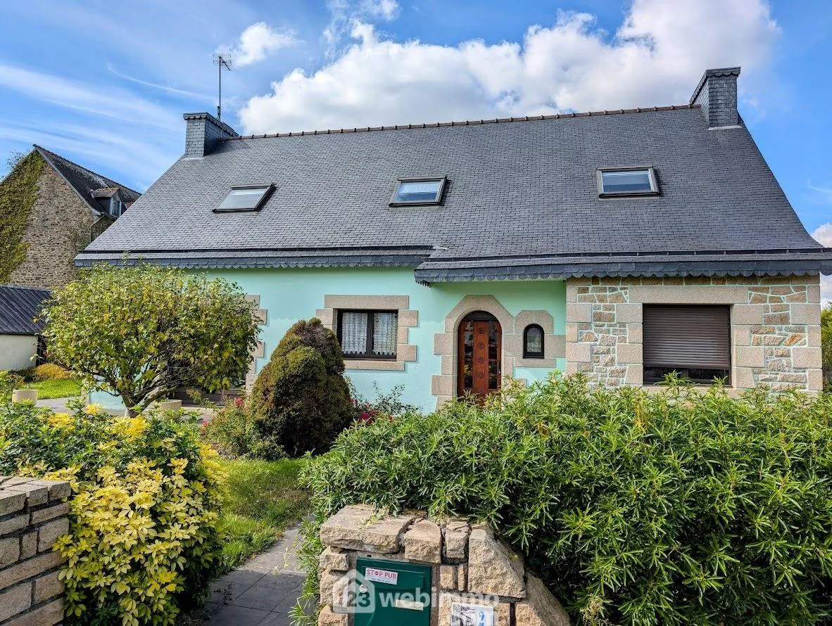 Spacieuse maison familiale à Callac avec jardin et garage – 158m² 