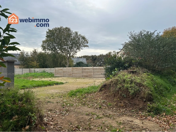 Terrain constructible de 573m² à Ploubezre - Hors lotissement, libre de constructeur