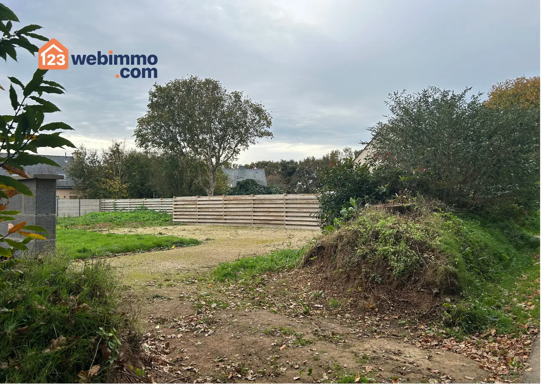 Terrain constructible de 573m² à Ploubezre - Hors lotissement, libre de constructeur 