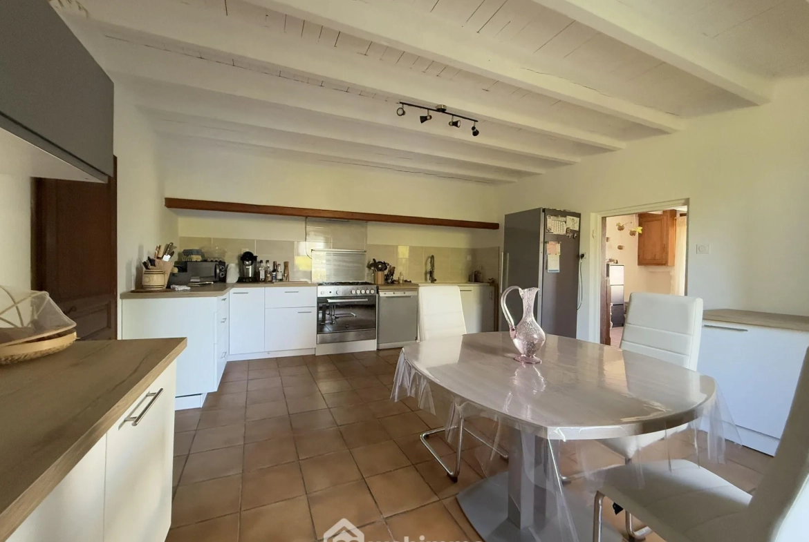 Belle maison en pierre de 160 m² près de Pouzauges avec jardin et dépendance 
