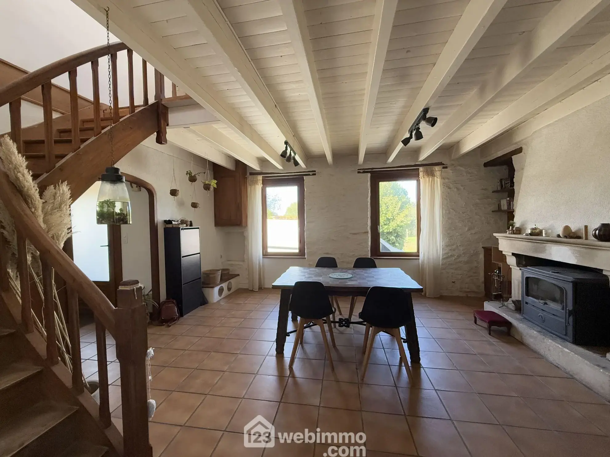 Belle maison en pierre de 160 m² près de Pouzauges avec jardin et dépendance 