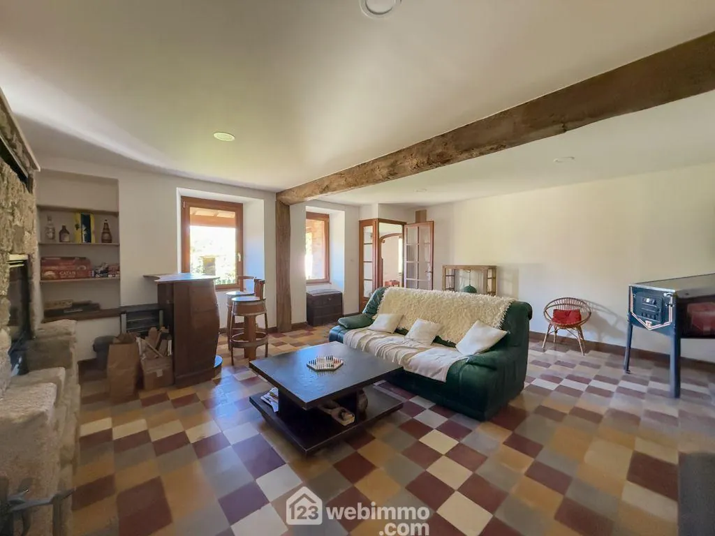 Belle maison en pierre de 160 m² près de Pouzauges avec jardin et dépendance 