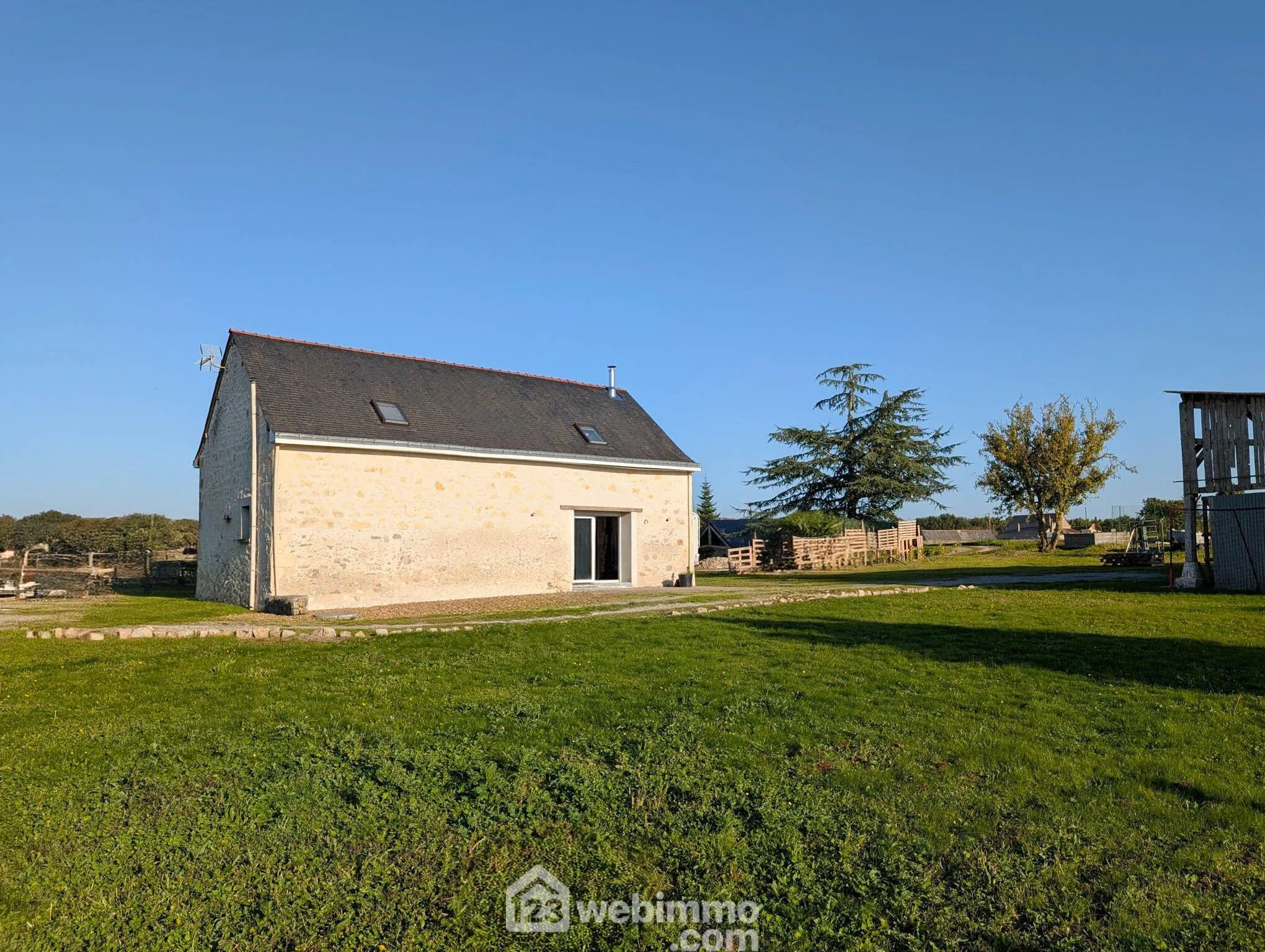 Maison rénovée de 113 m² avec 4 chambres à Bauné, proche Angers 