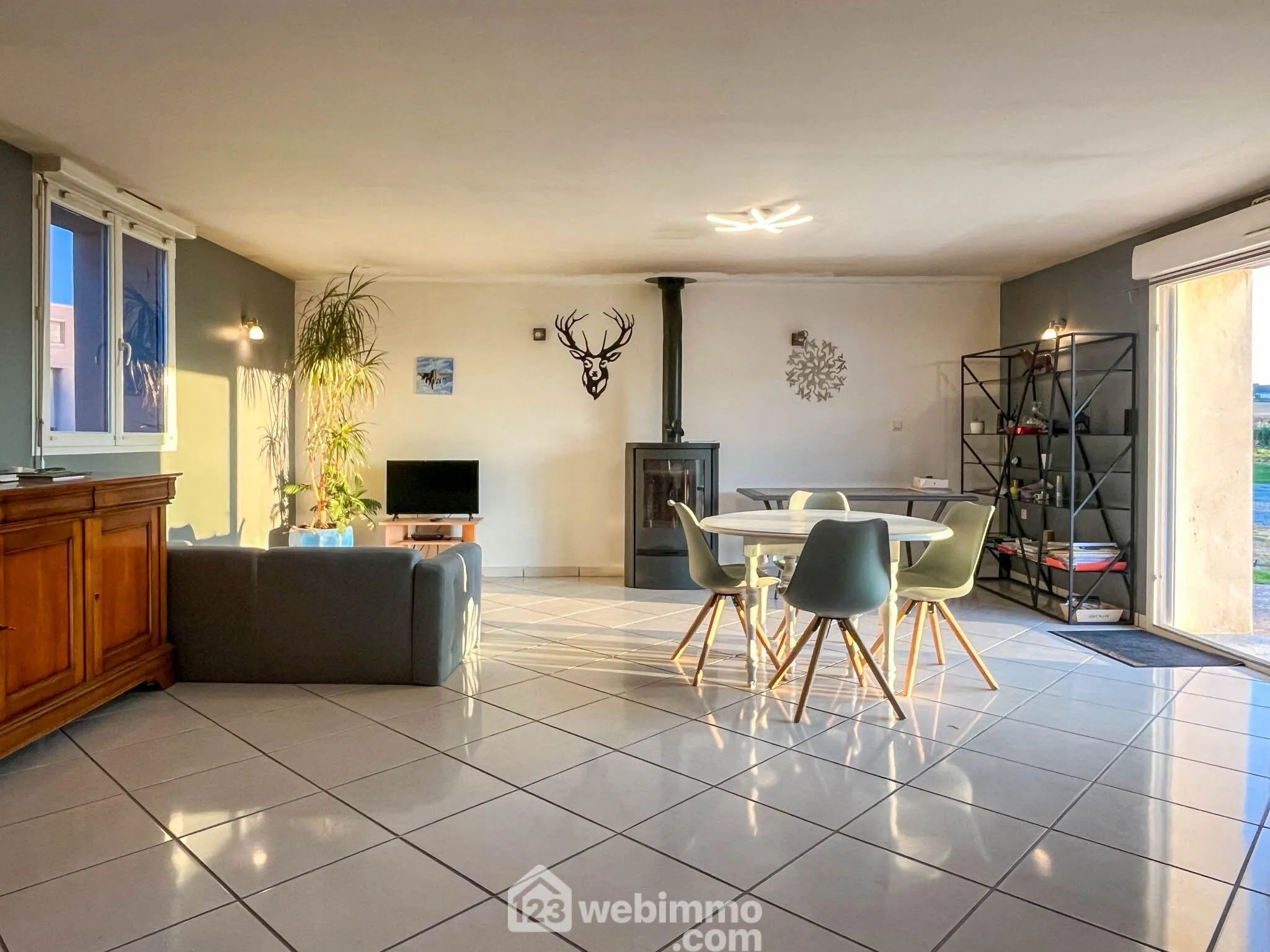 Maison rénovée de 113 m² avec 4 chambres à Bauné, proche Angers 