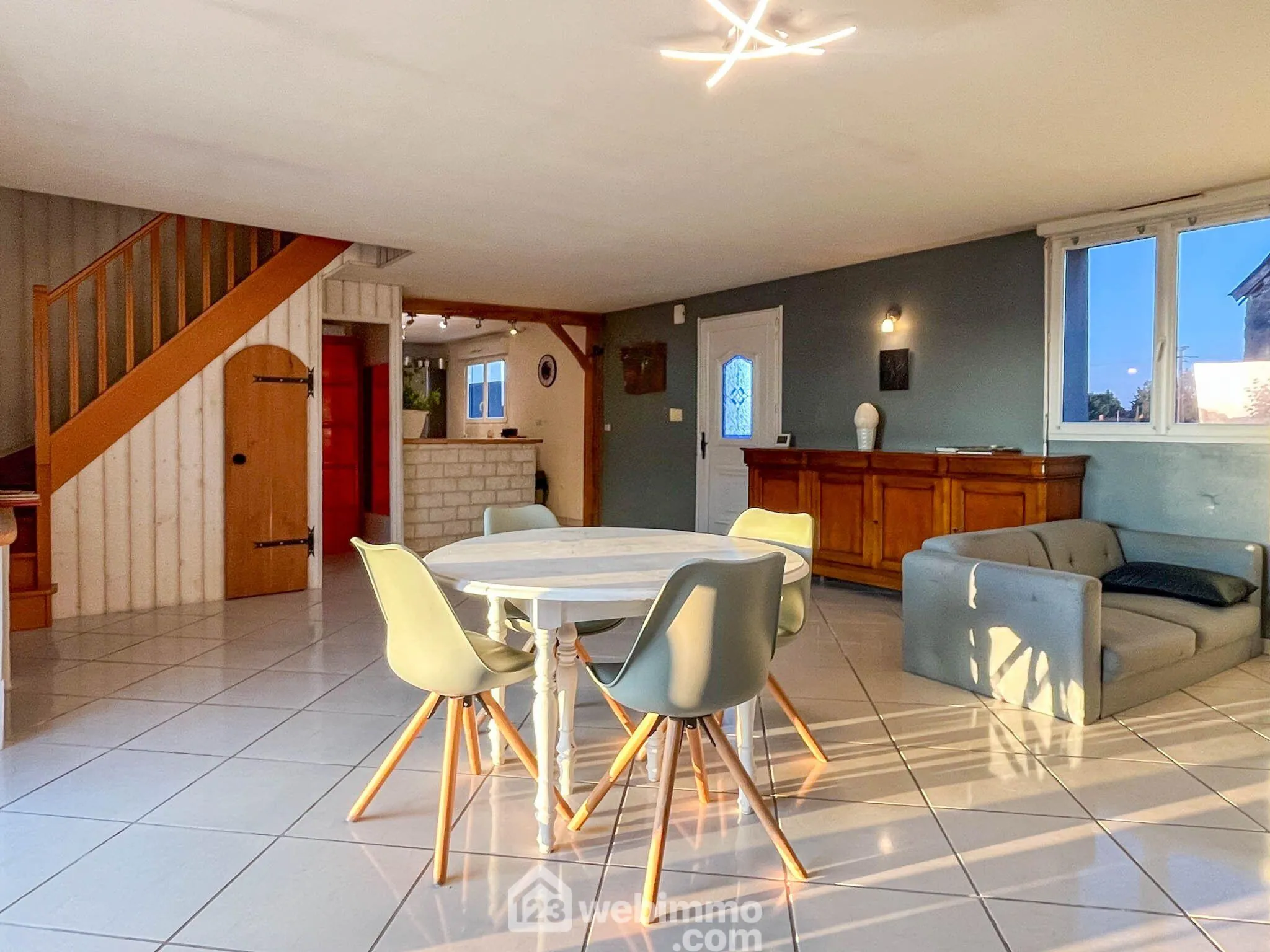Maison rénovée de 113 m² avec 4 chambres à Bauné, proche Angers 