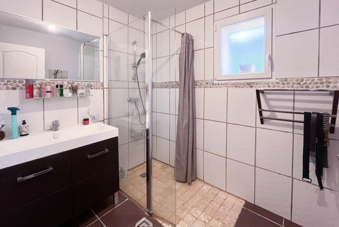 Maison rénovée de 113 m² avec 4 chambres à Bauné, proche Angers 