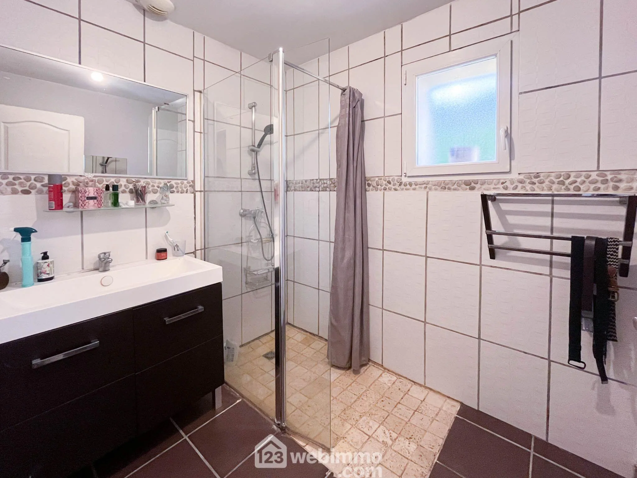 Maison rénovée de 113 m² avec 4 chambres à Bauné, proche Angers 
