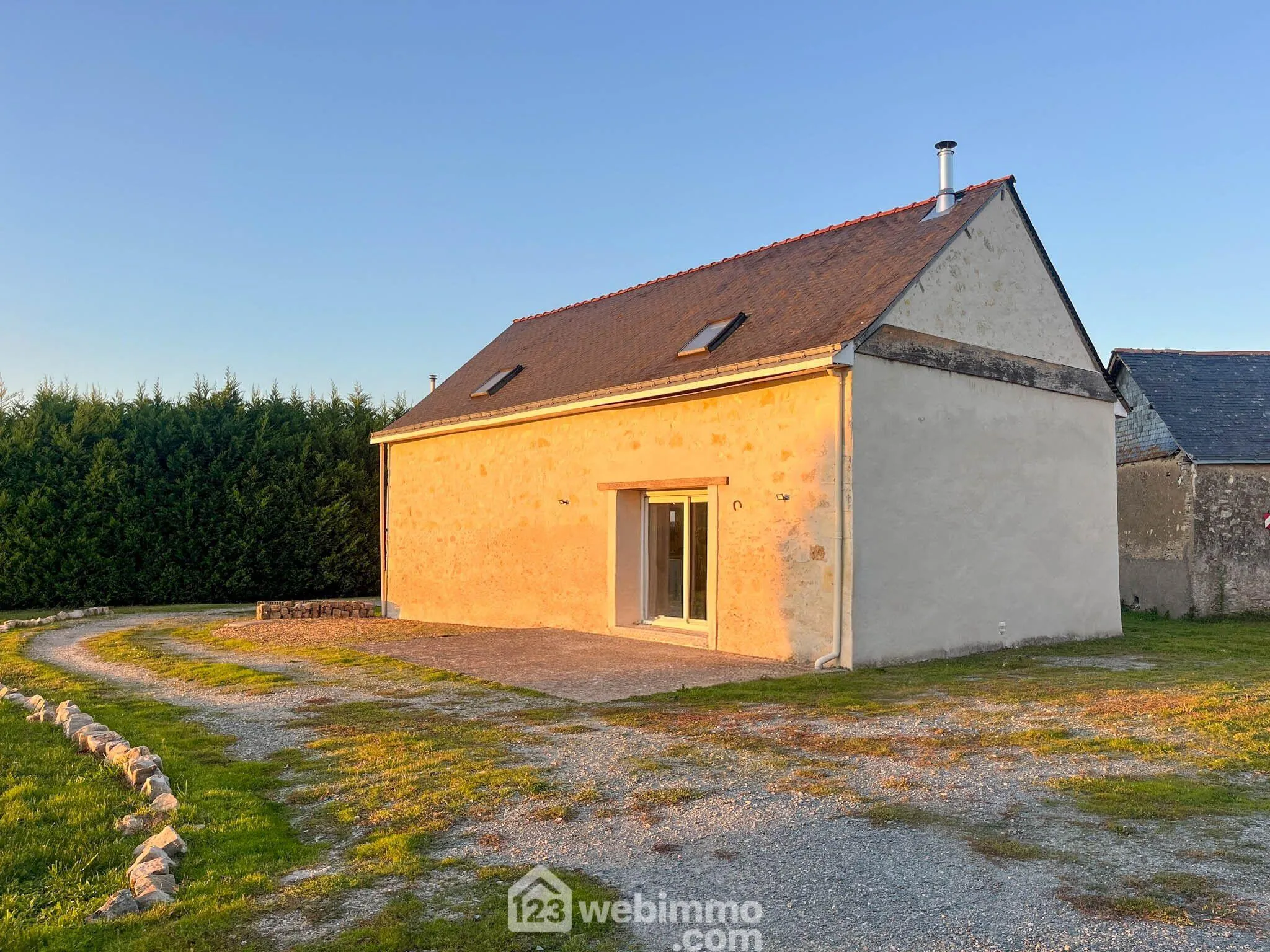 Maison rénovée de 113 m² avec 4 chambres à Bauné, proche Angers 