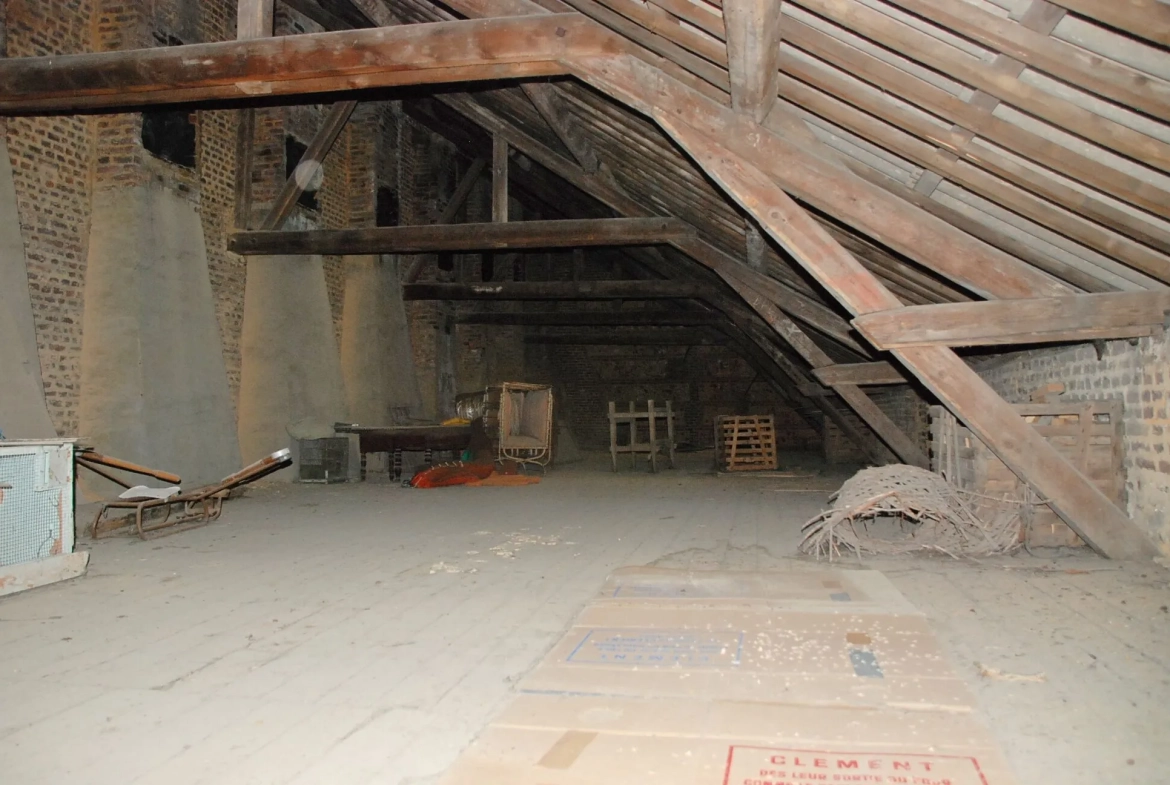 Bâtiment en briques et silex à réhabiliter à Fécamp, 3 lots disponibles 