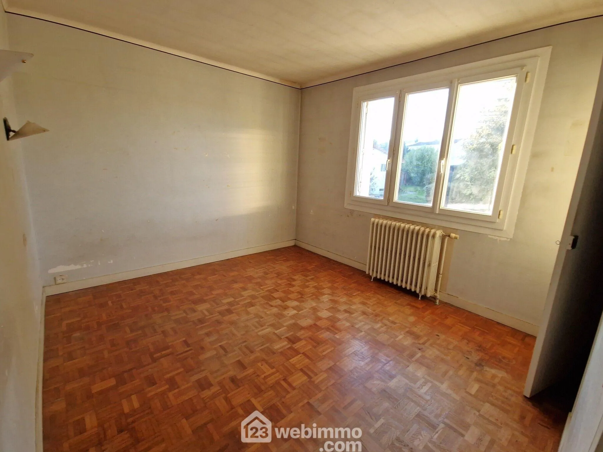 Maison de ville à vendre à La Roche-sur-Yon avec jardin et garage 