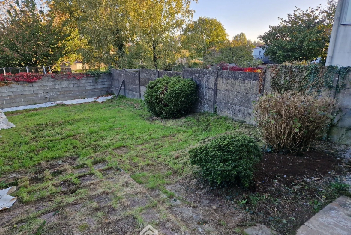 Maison de ville à vendre à La Roche-sur-Yon avec jardin et garage 