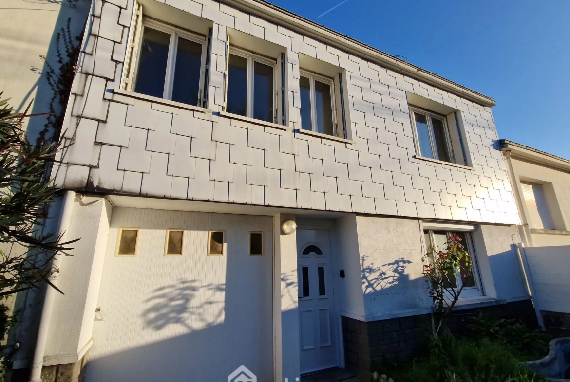 Maison de ville à vendre à La Roche-sur-Yon avec jardin et garage 