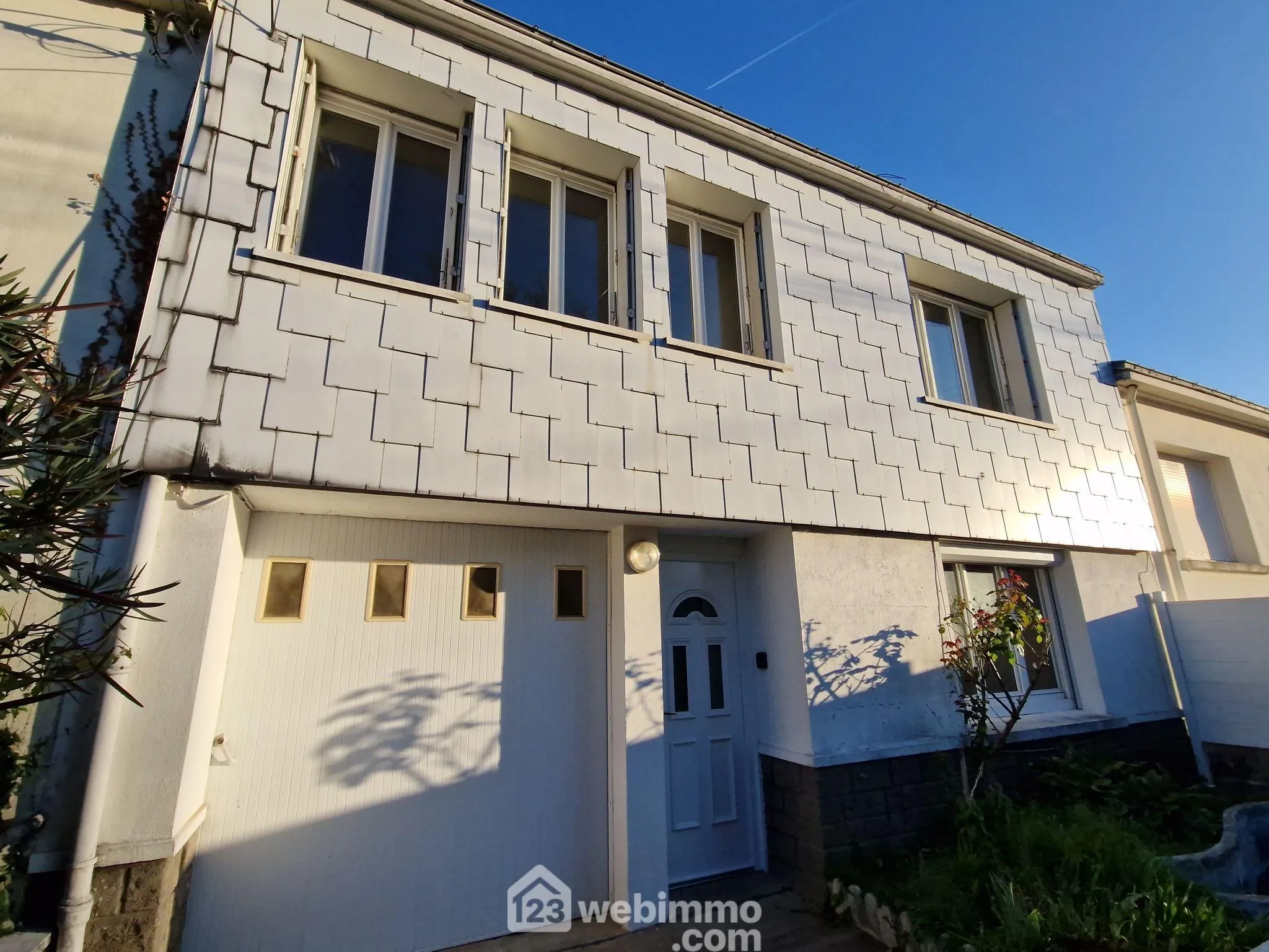 Maison de ville à vendre à La Roche-sur-Yon avec jardin et garage 